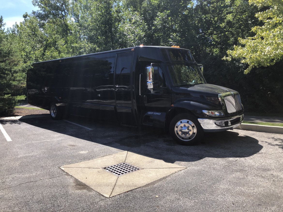 Limo Bus for sale: 2008 International D3500 35&quot; by Krystal