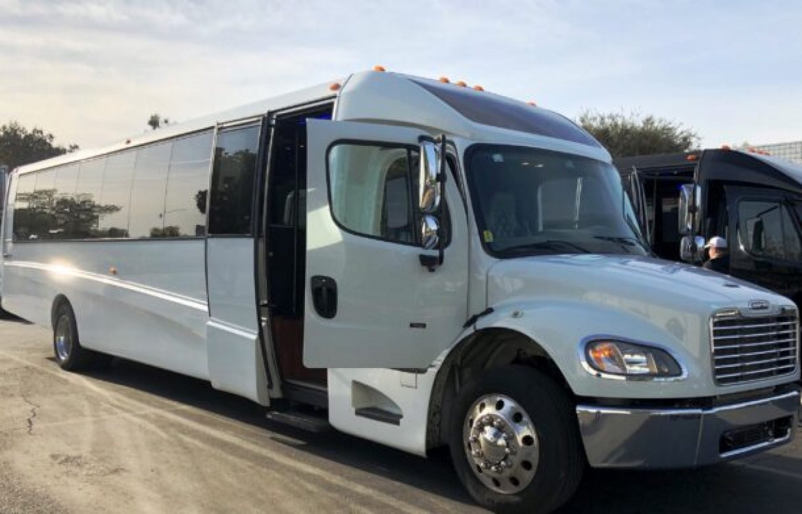 Limo Bus for sale: 2014 Freightliner GM40 40&quot; by Grech