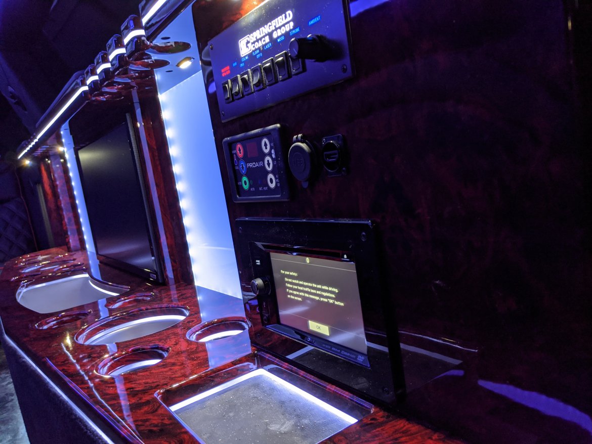 Limousine for Sale in springfield, MO - Photo 2