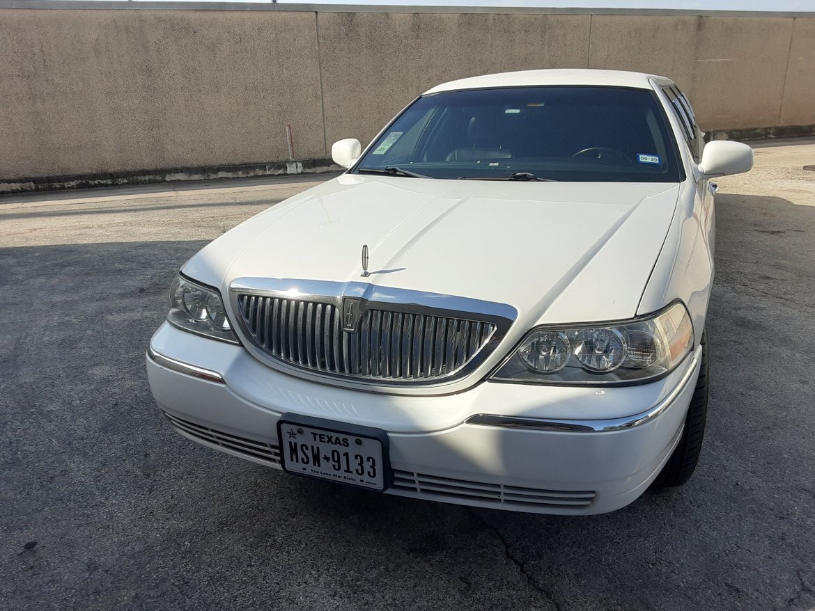 Limousine for sale: 2003 Lincoln town car by executive coach
