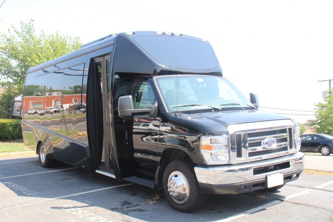 Shuttle Bus for sale: 2017 Ford E450 by Berkshire Coach