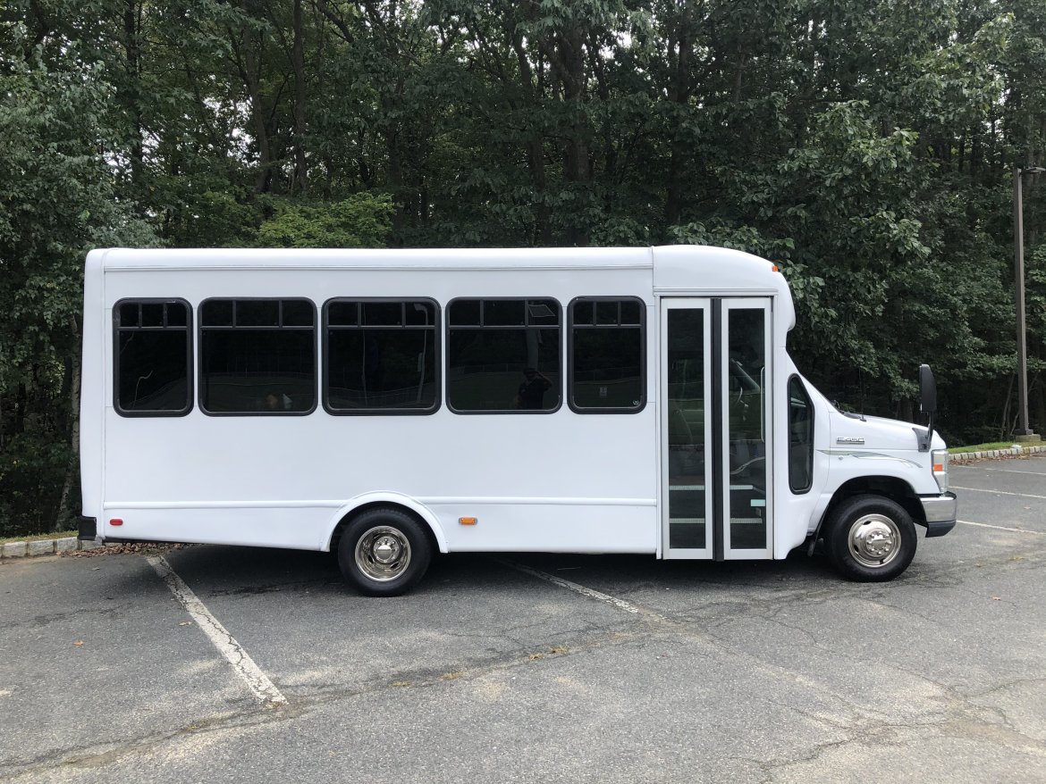 Limo Bus for Sale in Morganville, NJ - Photo 4