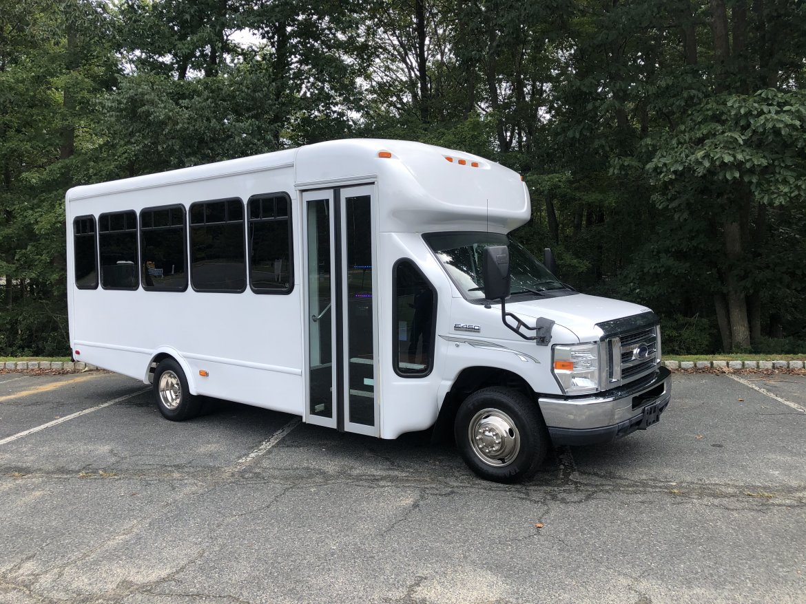 Limo Bus for Sale in Morganville, NJ - Photo 5