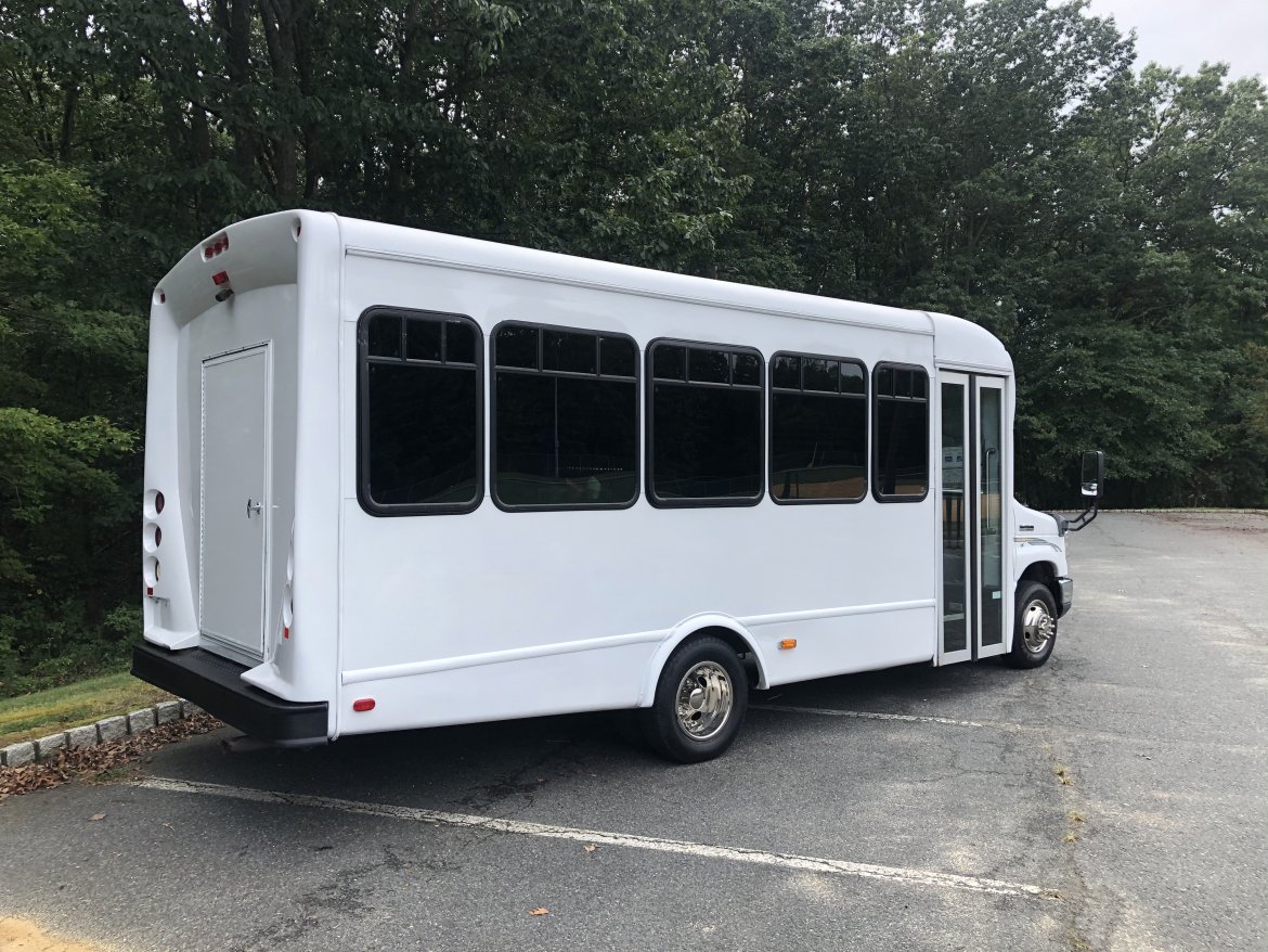 Limo Bus for Sale in Morganville, NJ - Photo 6