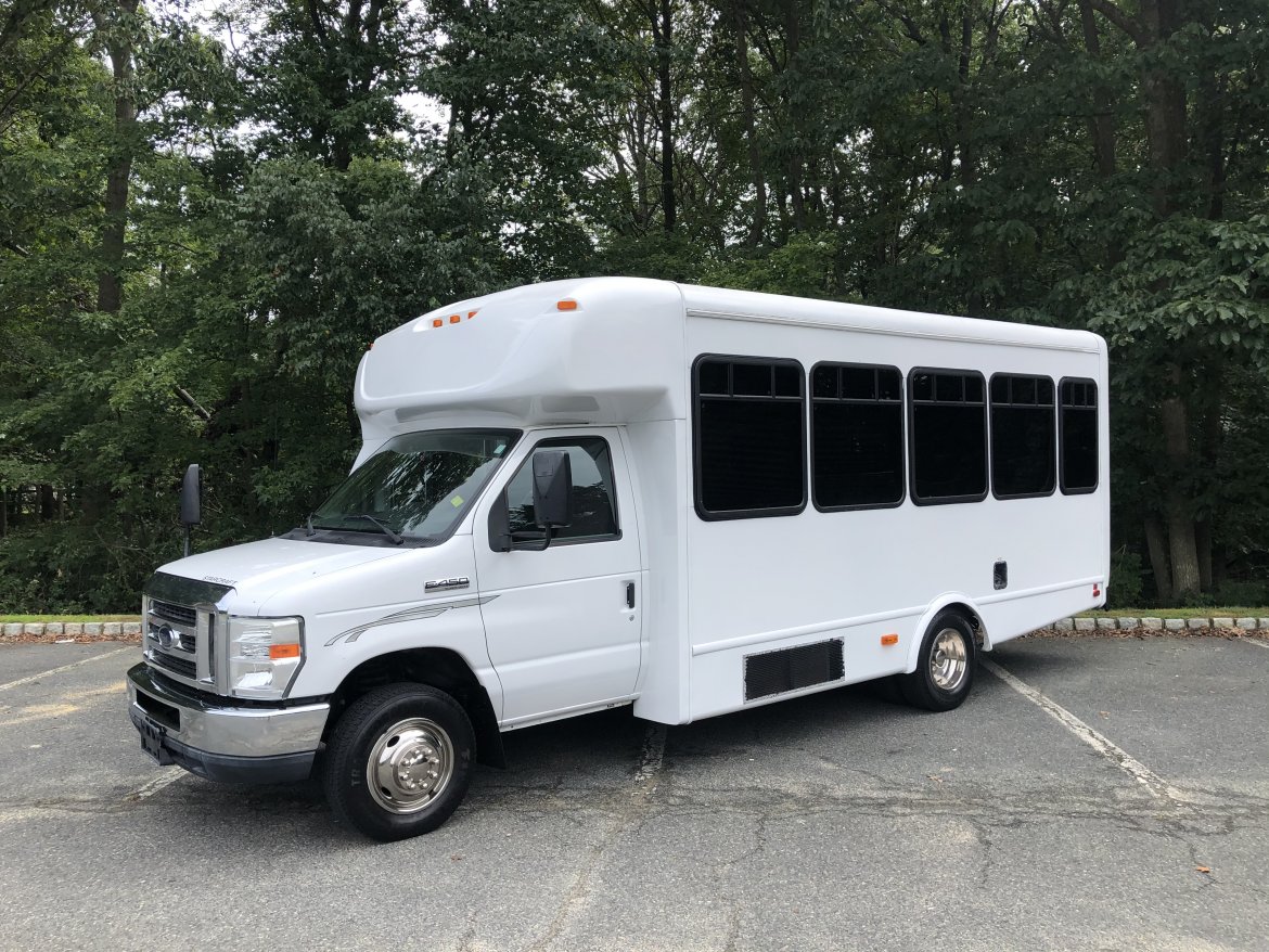 Limo Bus for Sale in Morganville, NJ - Photo 8