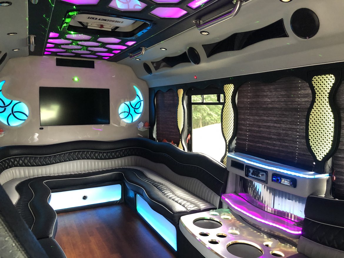 Limo Bus for Sale in Morganville, NJ - Photo 11