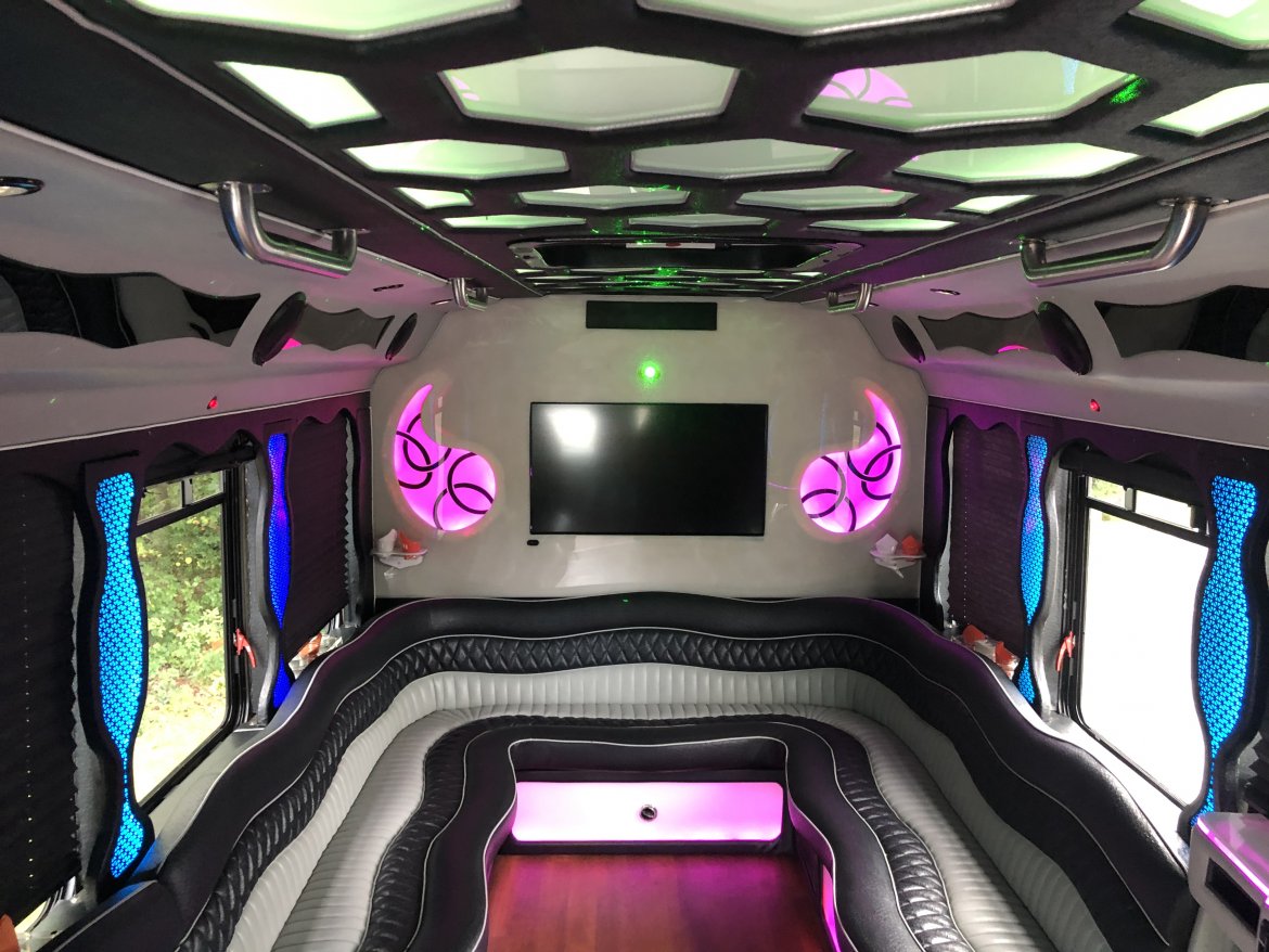 Limo Bus for Sale in Morganville, NJ - Photo 12