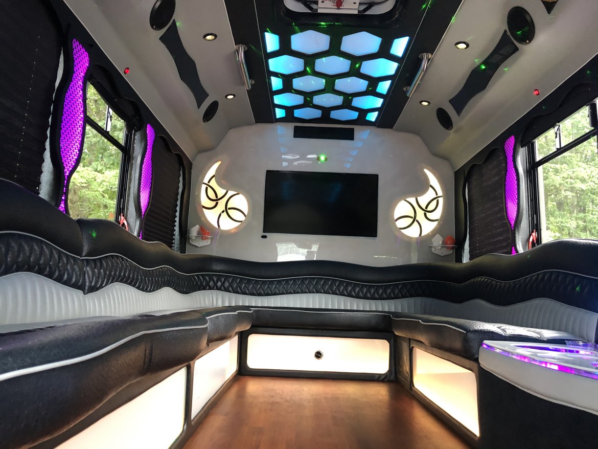 Limo Bus for Sale in Morganville, NJ - Photo 13