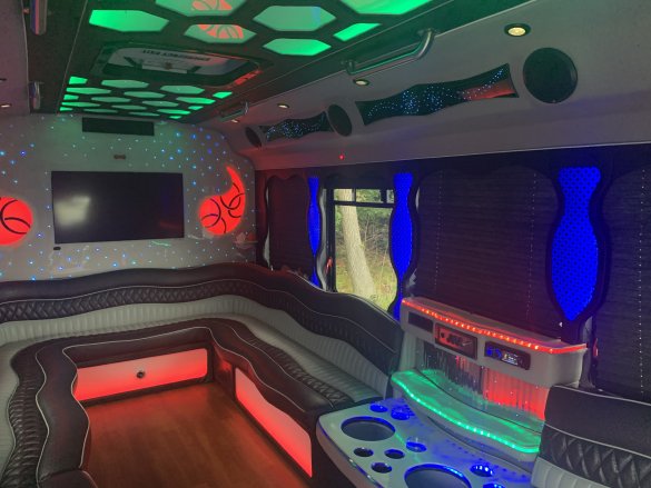 2011 Ford Starcraft Limo Bus for Sale in Morganville, NJ - Photo 2
