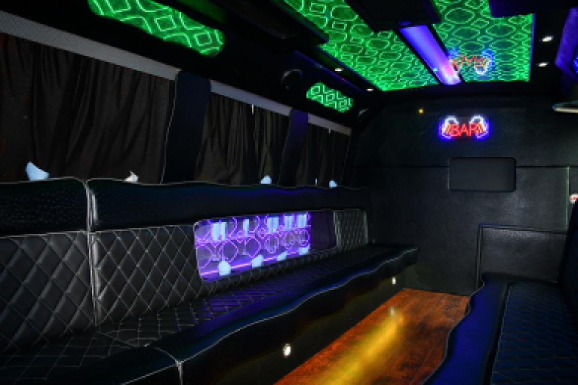 Photo of Limo Bus for sale: 2008 International 3200 by Krystal