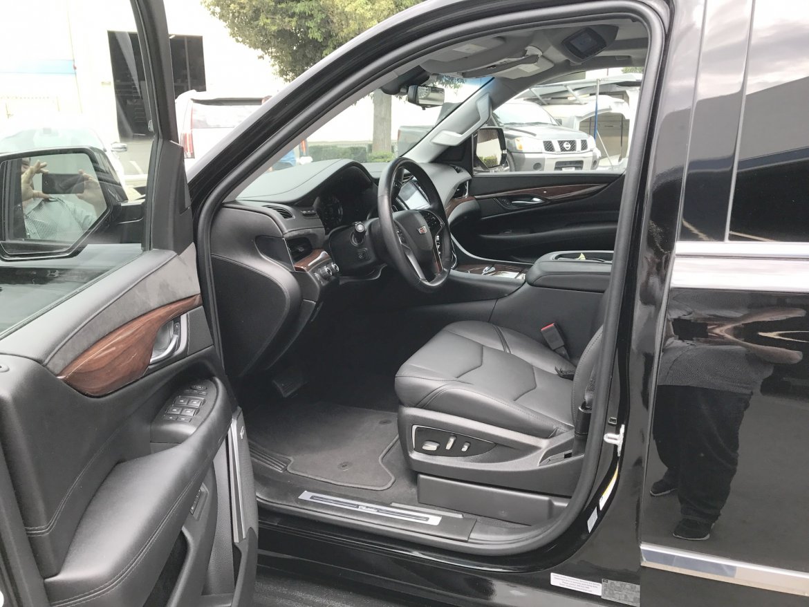 CEO SUV Mobile Office for Sale in Oaklyn, NJ - Photo 11