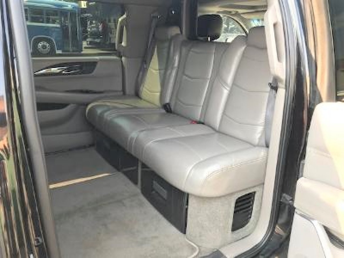 CEO SUV Mobile Office for Sale in Oaklyn, NJ - Photo 34