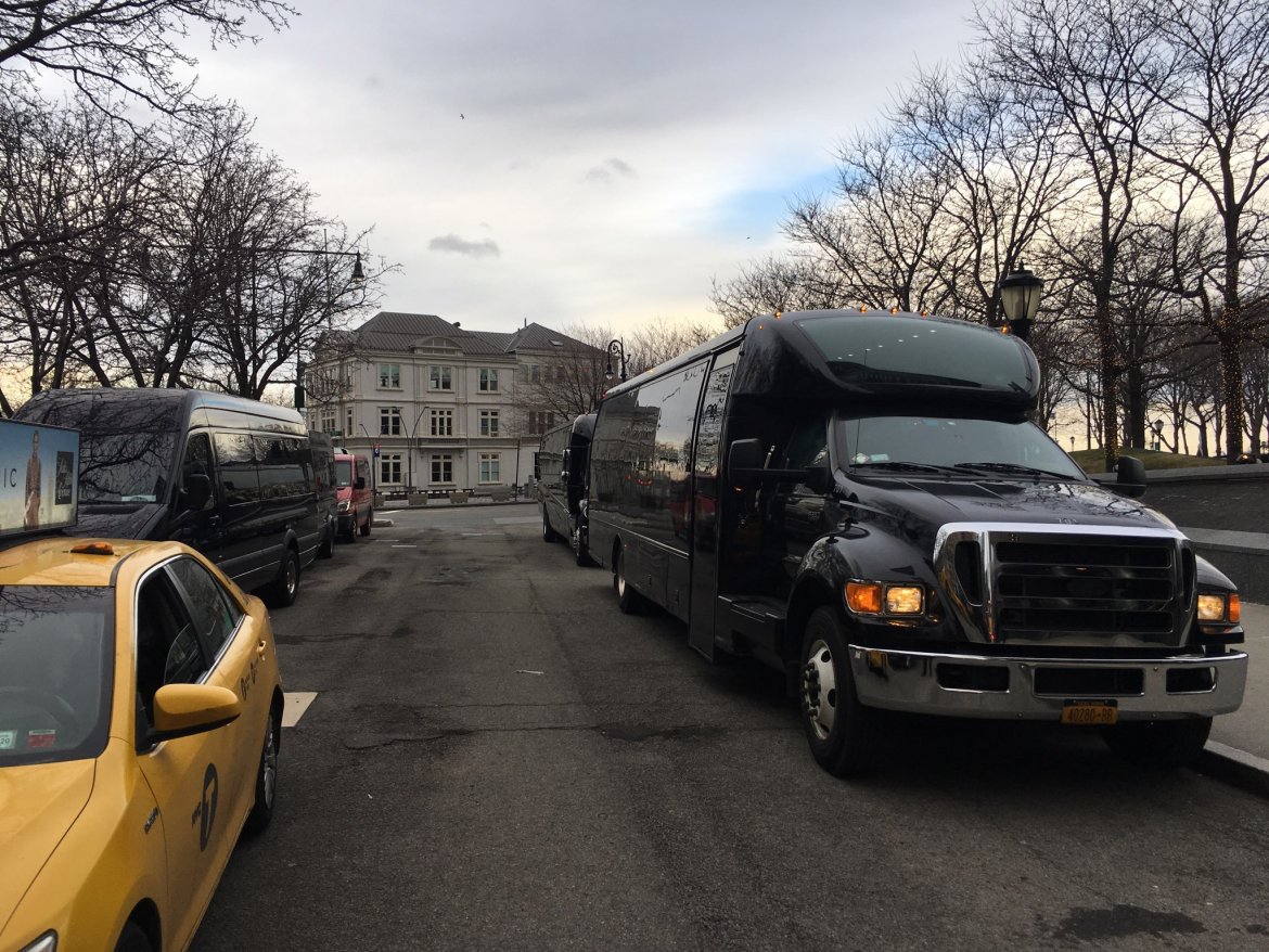 Shuttle Bus for sale: 2015 Ford F650 by Turtle Top