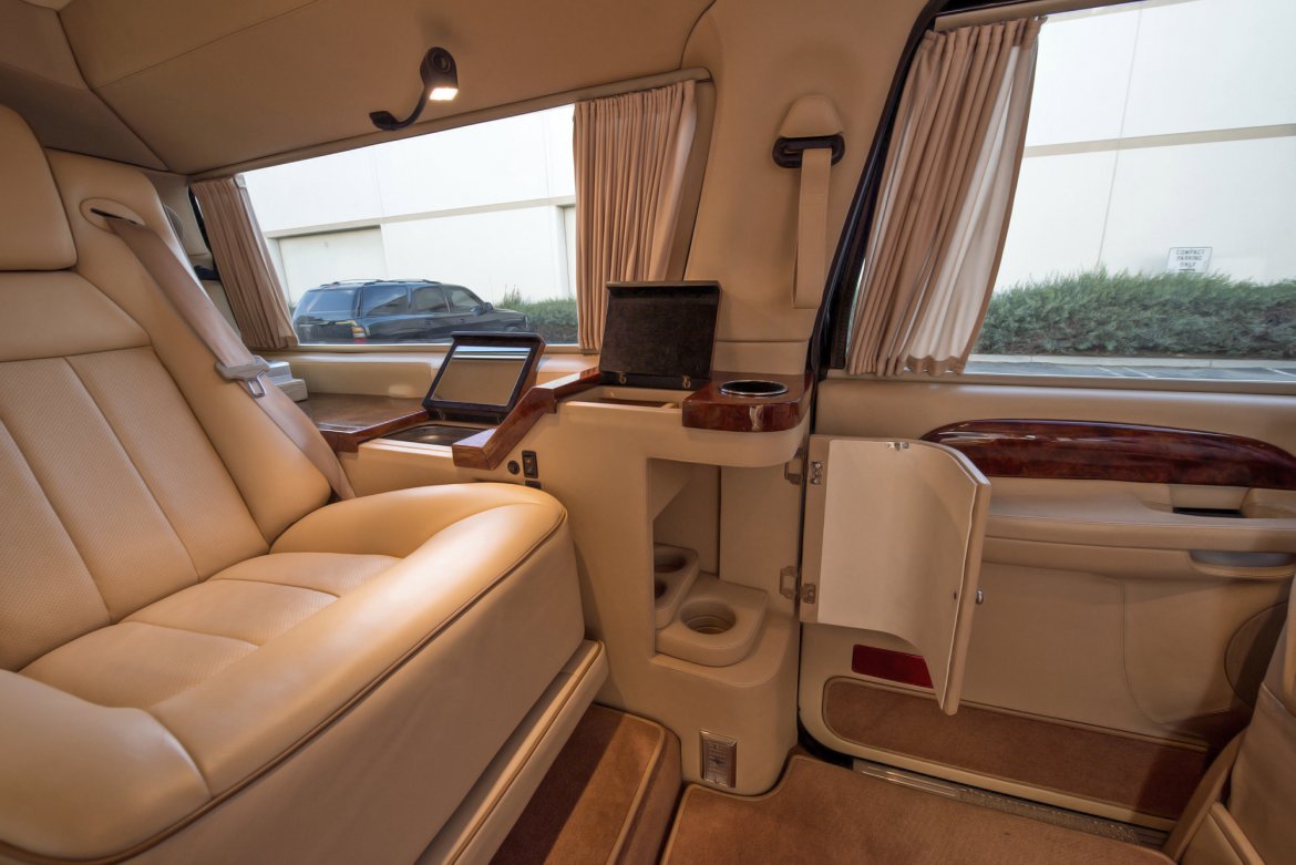 CEO SUV Mobile Office for Sale in Bedford Hills, NY - Photo 7