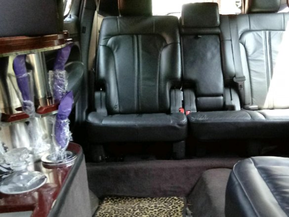2013 Lincoln MKT Limousine for Sale in Detroit, MI - Photo 3