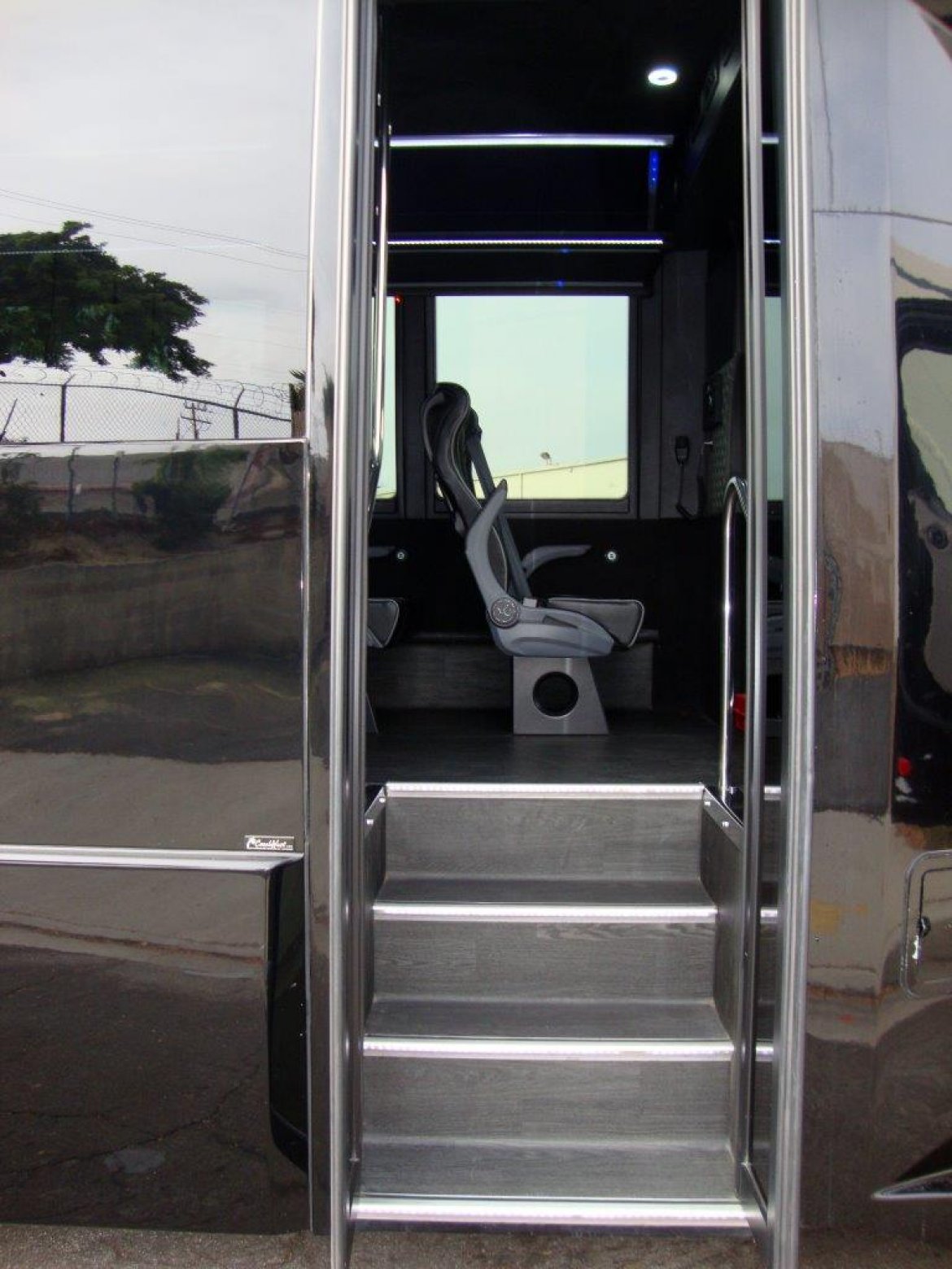 Executive Shuttle for Sale in Carson, CA - Photo 12