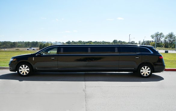 2018 Lincoln MKT Limousine for Sale in Springfield, MO - Photo 3