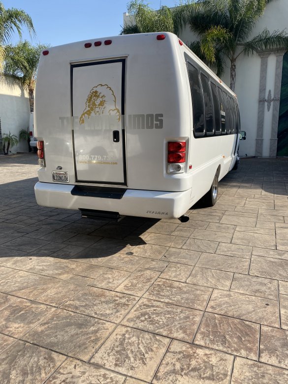 2008 Ford F550 Limo Bus for Sale in North Hollywood, CA - Photo 2