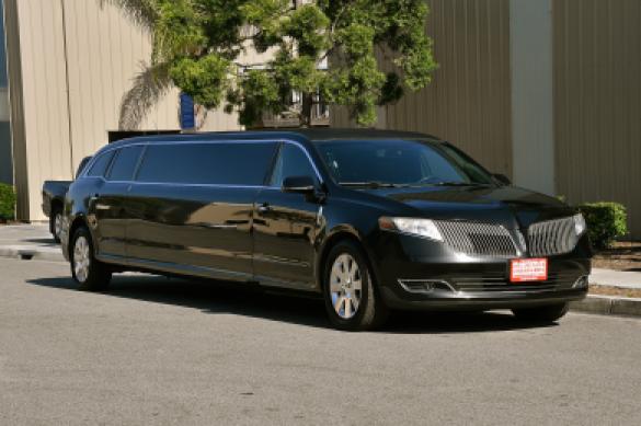 2013 Lincoln MKT Limousine for Sale in fontana, CA - Photo 3
