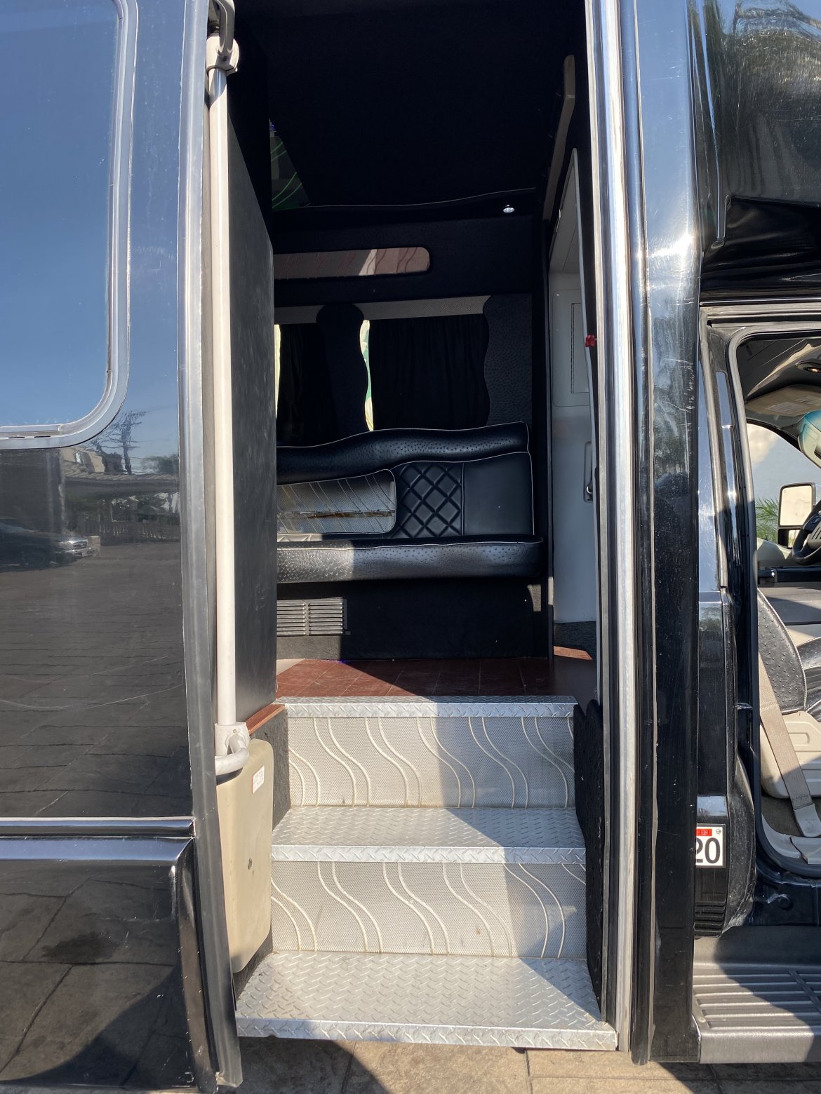 Limo Bus for Sale in north Hollywood, CA - Photo 8