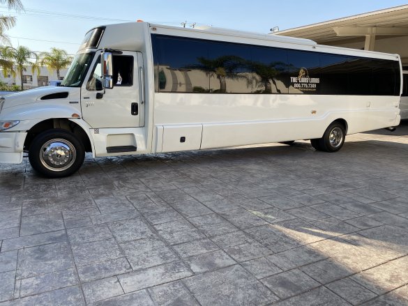 2009 International 3200 Limo Bus for Sale in North Hollywood, CA - Photo 3
