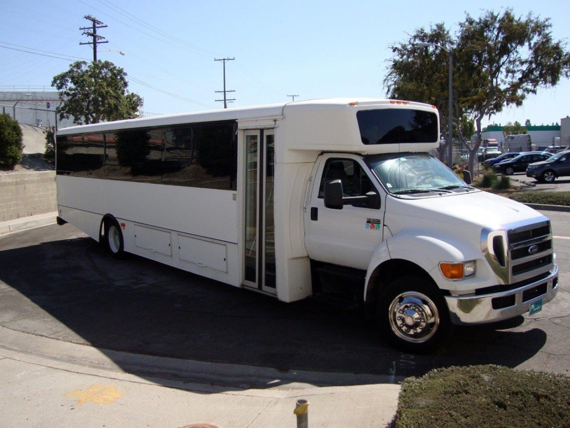 Shuttle Bus for sale: 2015 Ford Defender F-650 by Champion