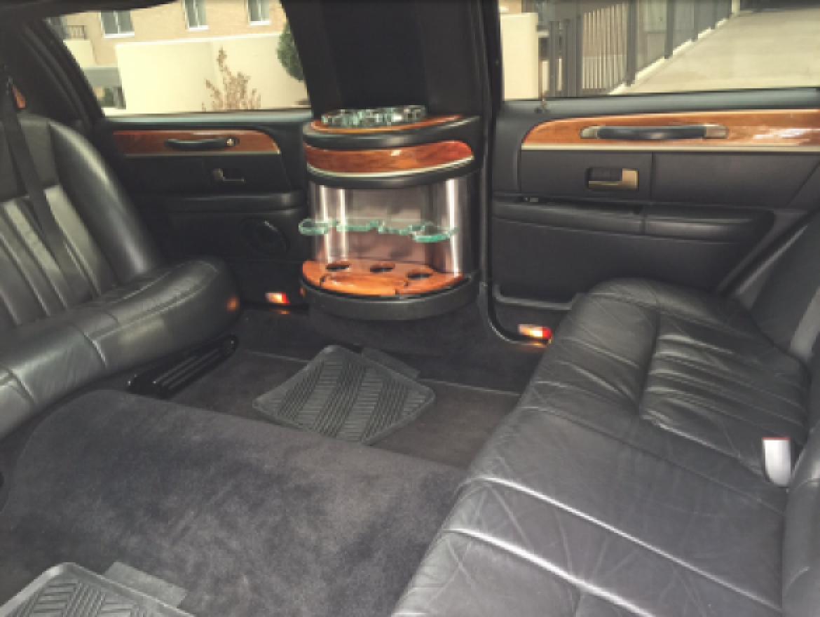Photo of Limousine for sale: 2006 Lincoln Town Car Limousine 72" by Krystal