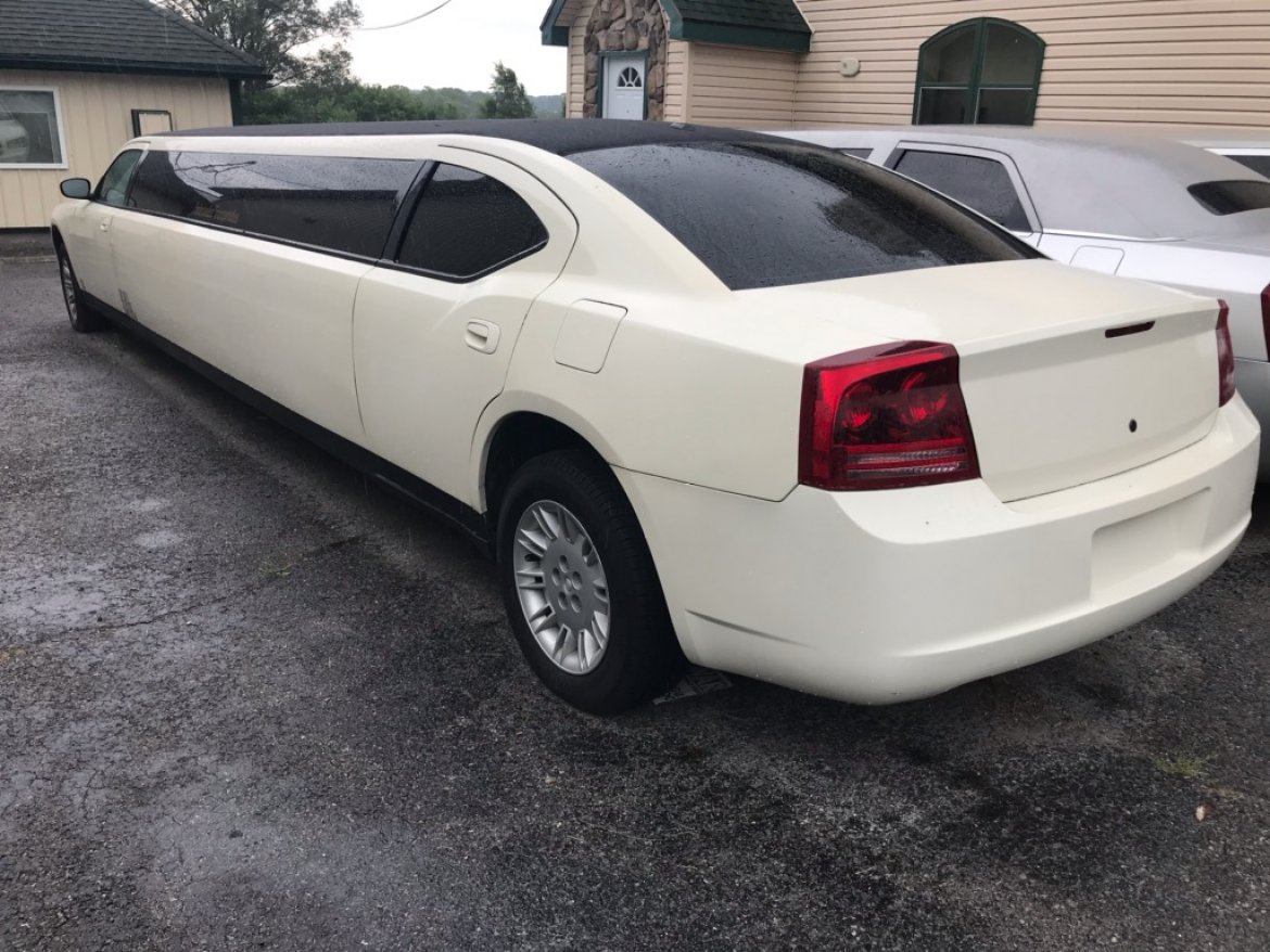 2007 Great Lakes  Dodge Dodge Charger Limousine - Photo 2