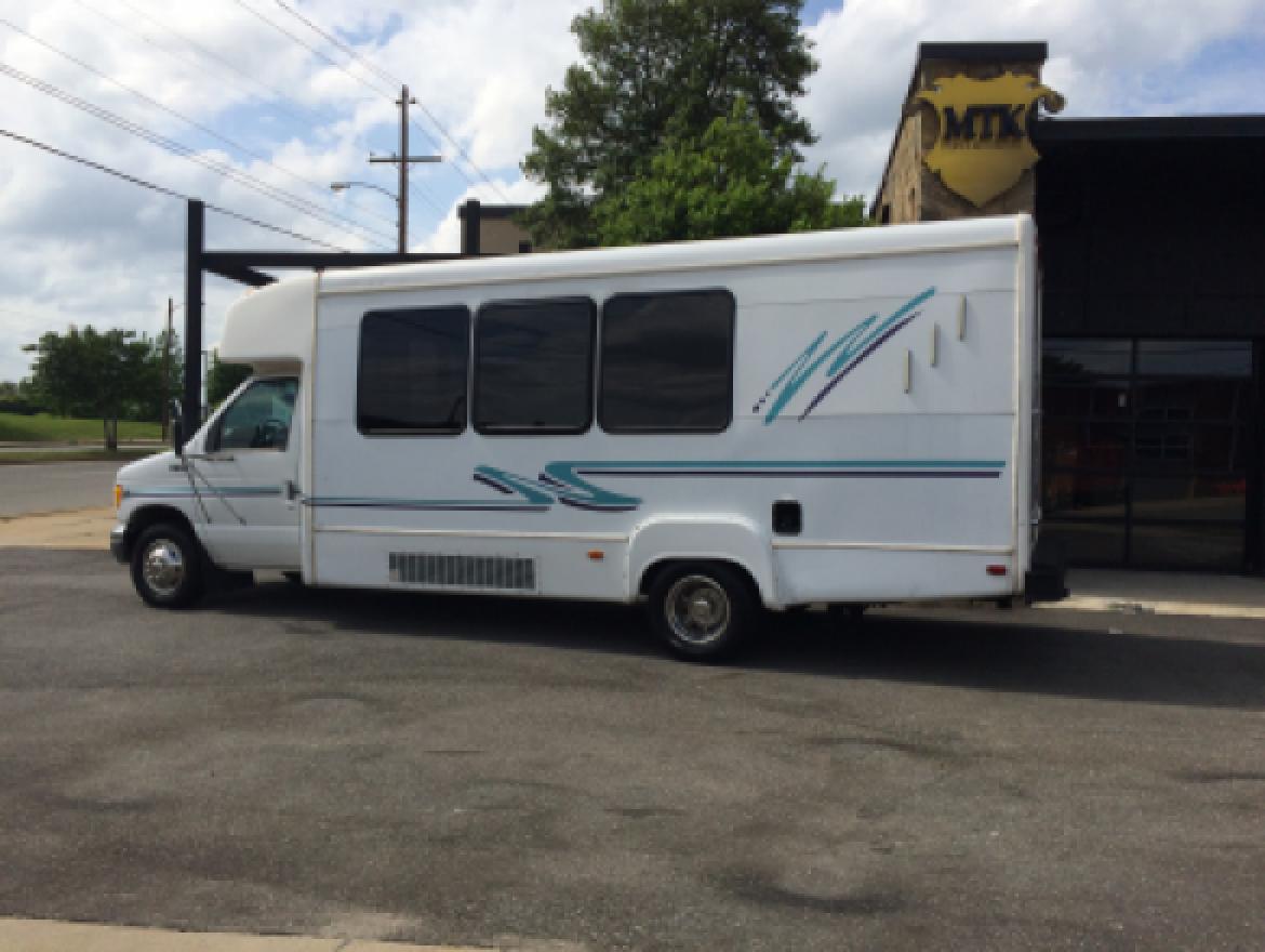 Photo of Limo Bus for sale: 1999 Ford E450