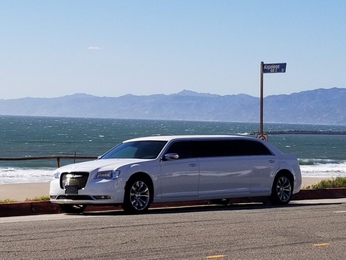 Limousine for sale: 2018 Chrysler 300