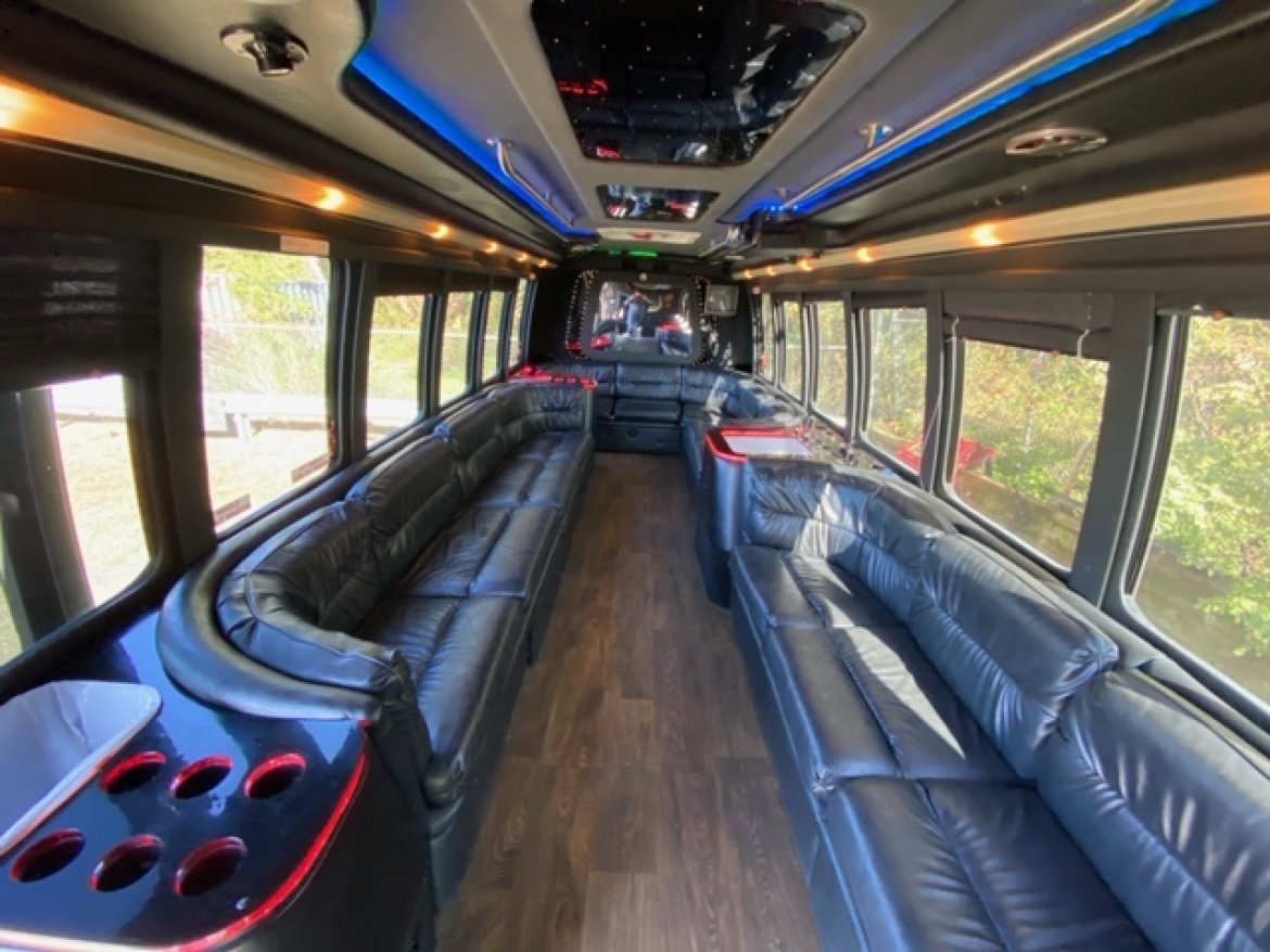 Limo Bus for sale: 2001 Ford F550 7.3L Super Duty by Krystal