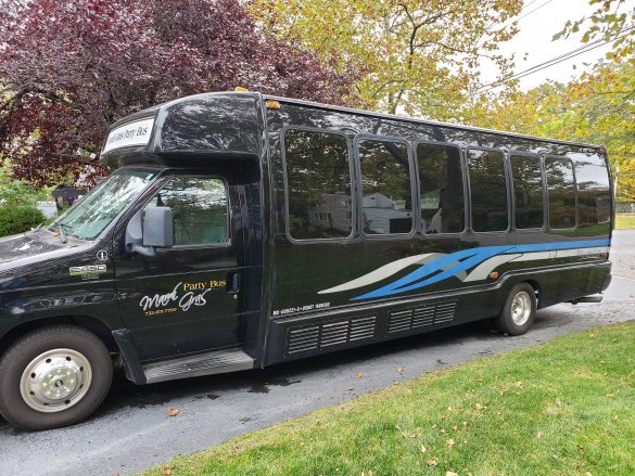 2006 Ford Krystal Koach 14 Passenger Limo Bus Limo Bus for Sale in Middletown, NJ - Main Photo