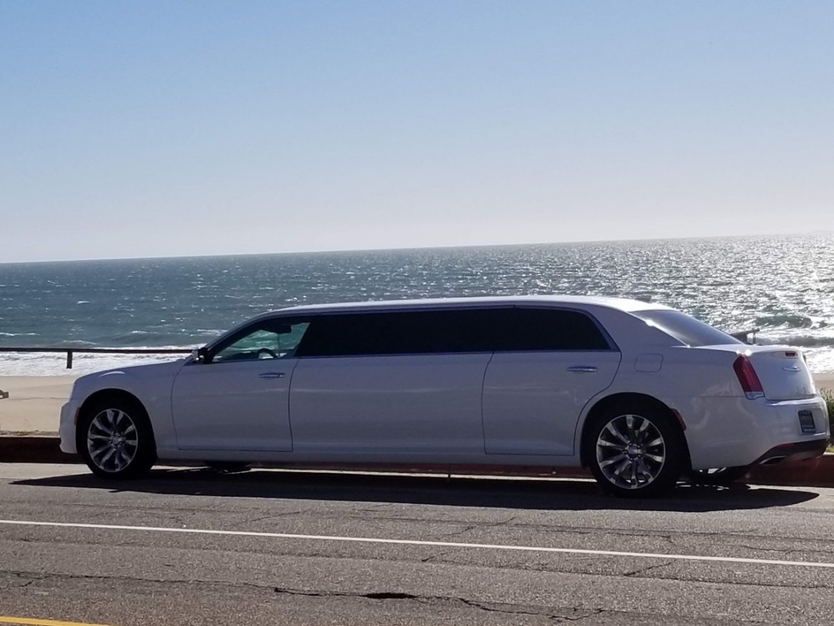 Limousine for sale: 2018 Chrysler 300
