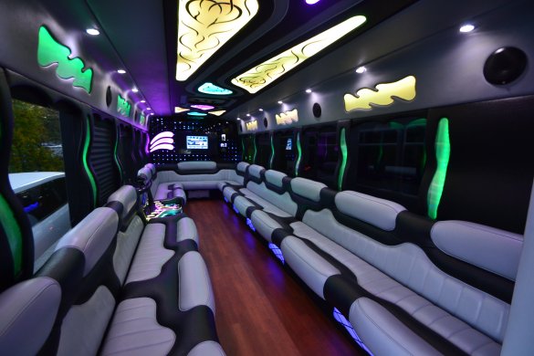 2013 International Starcraft Limo Bus for Sale in Morganville, NJ - Photo 2