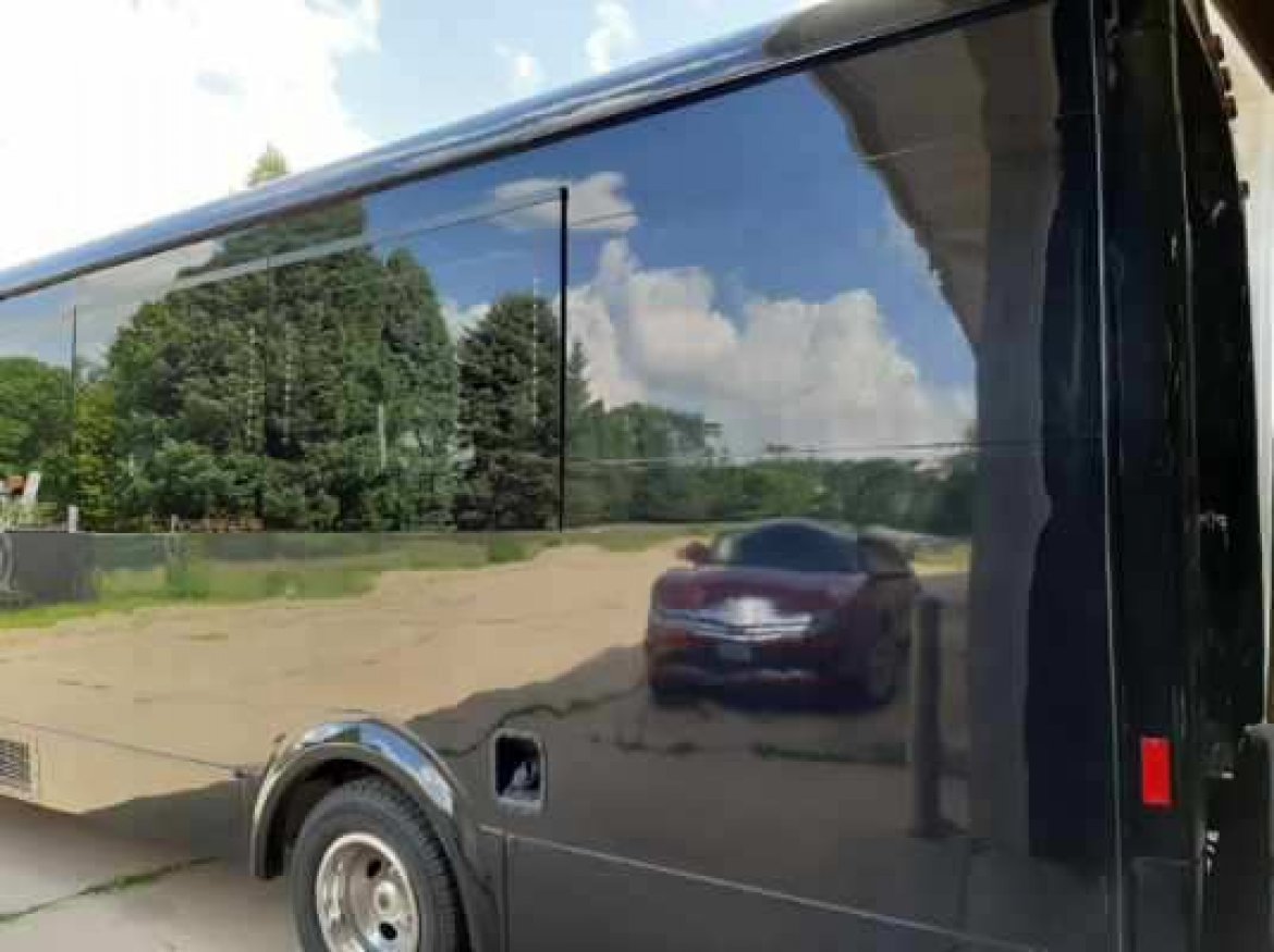 Limo Bus for Sale in Des Moines, IA - Photo 4