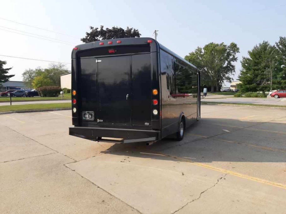 Limo Bus for Sale in Des Moines, IA - Photo 8