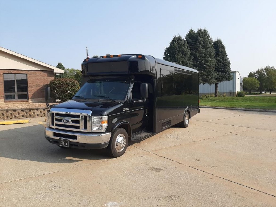 Limo Bus for Sale in Des Moines, IA - Photo 2