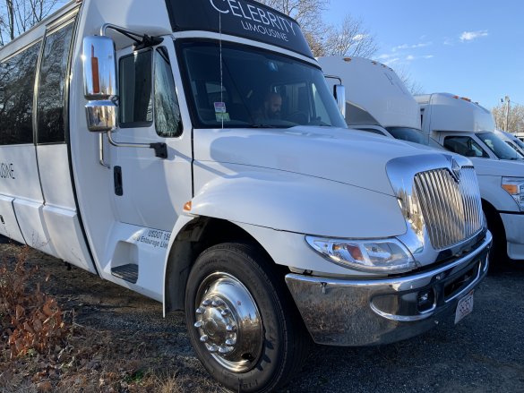 2006 International Krystal Koach KK38 Limo Bus for Sale in North Attleboro, MA - Photo 3