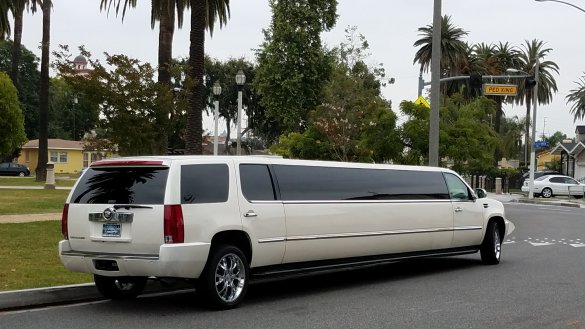 2007 Cadillac Escalade Limousine for Sale in los angeles, CA - Photo 2