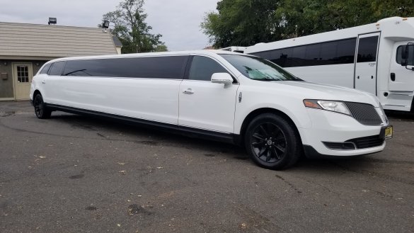 2014 Lincoln MKT Limousine for Sale in Avenel, NJ - Photo 3