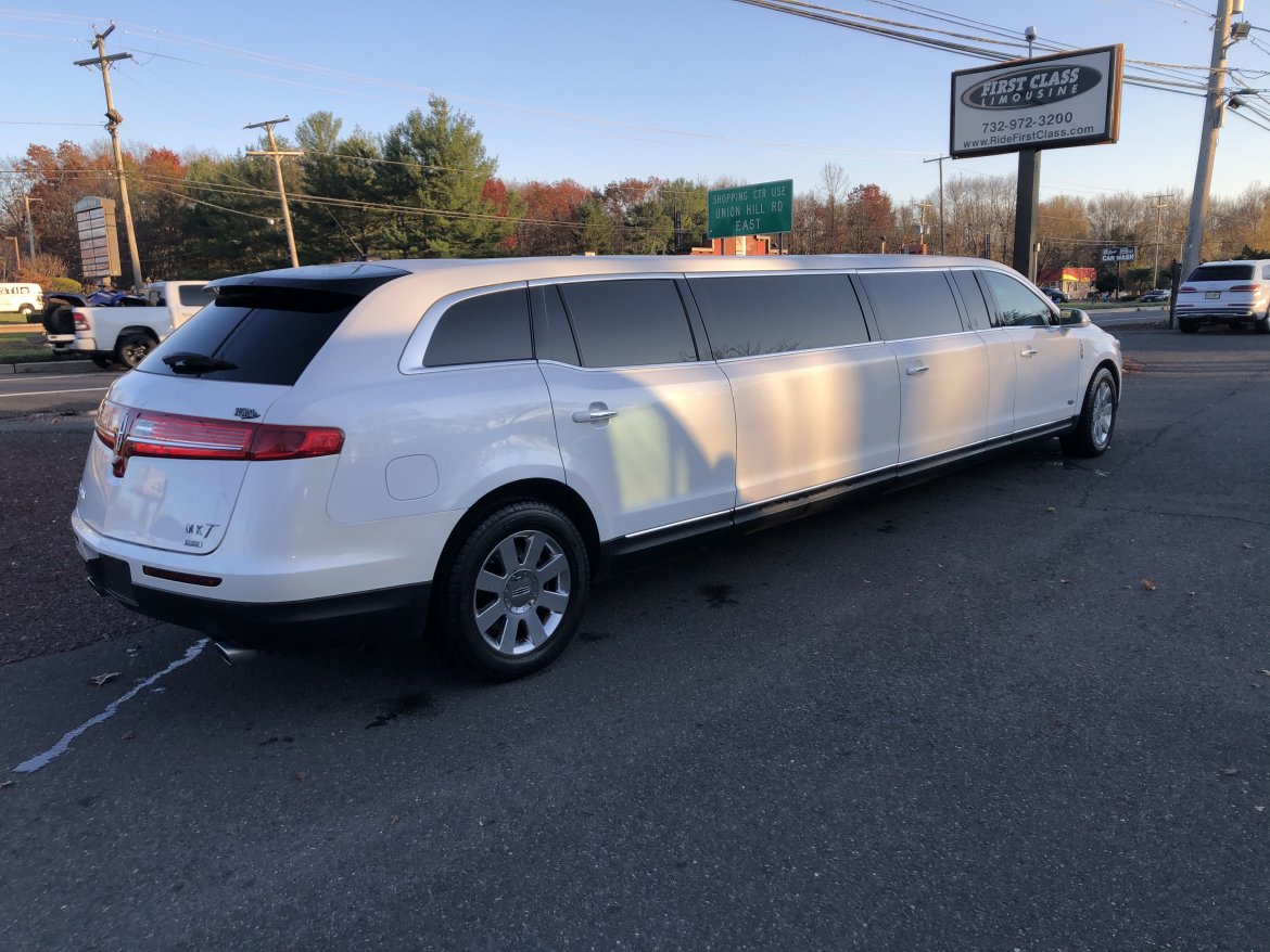 Limousine for Sale in Morganville, NJ - Photo 4