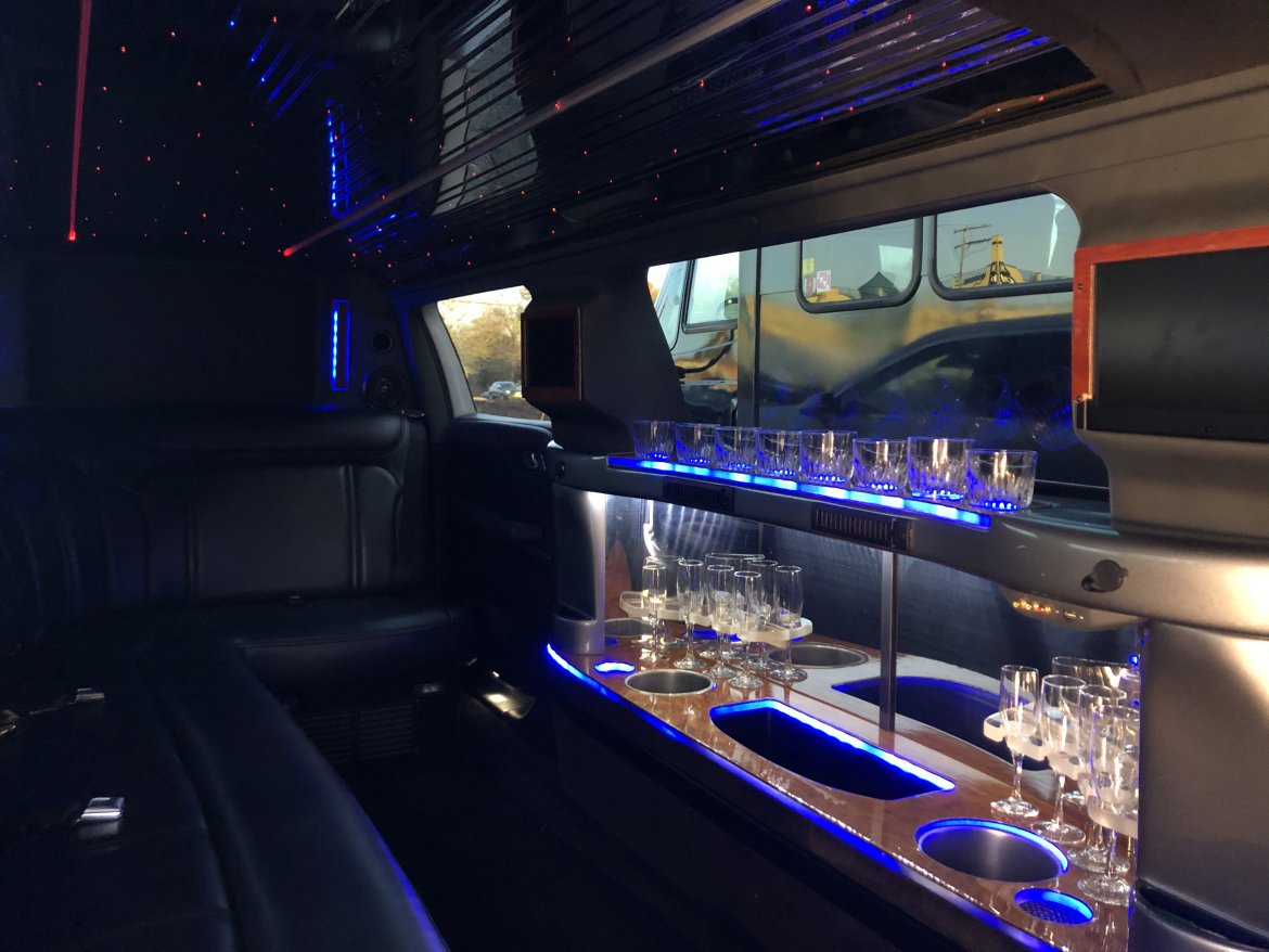 Limousine for Sale in Morganville, NJ - Photo 9