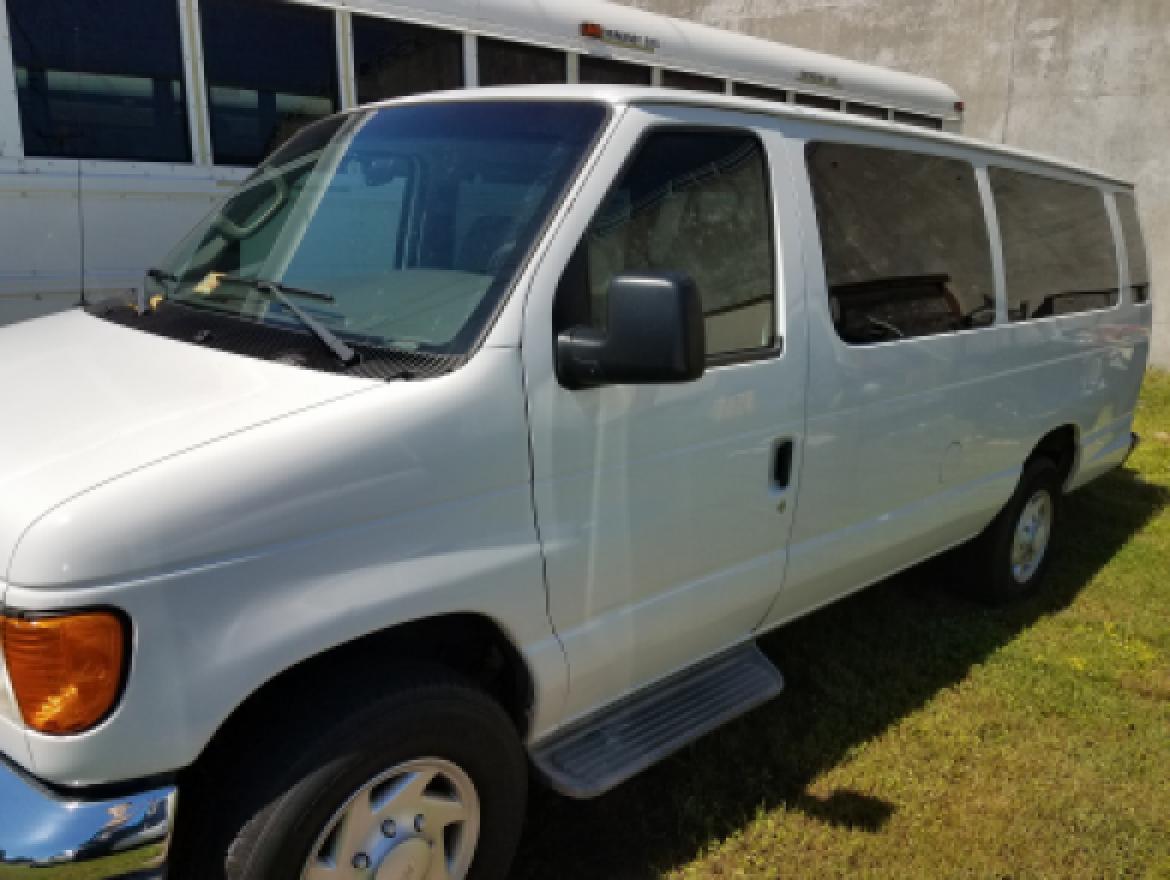 Shuttle Bus for sale: 2006 Ford Escord
