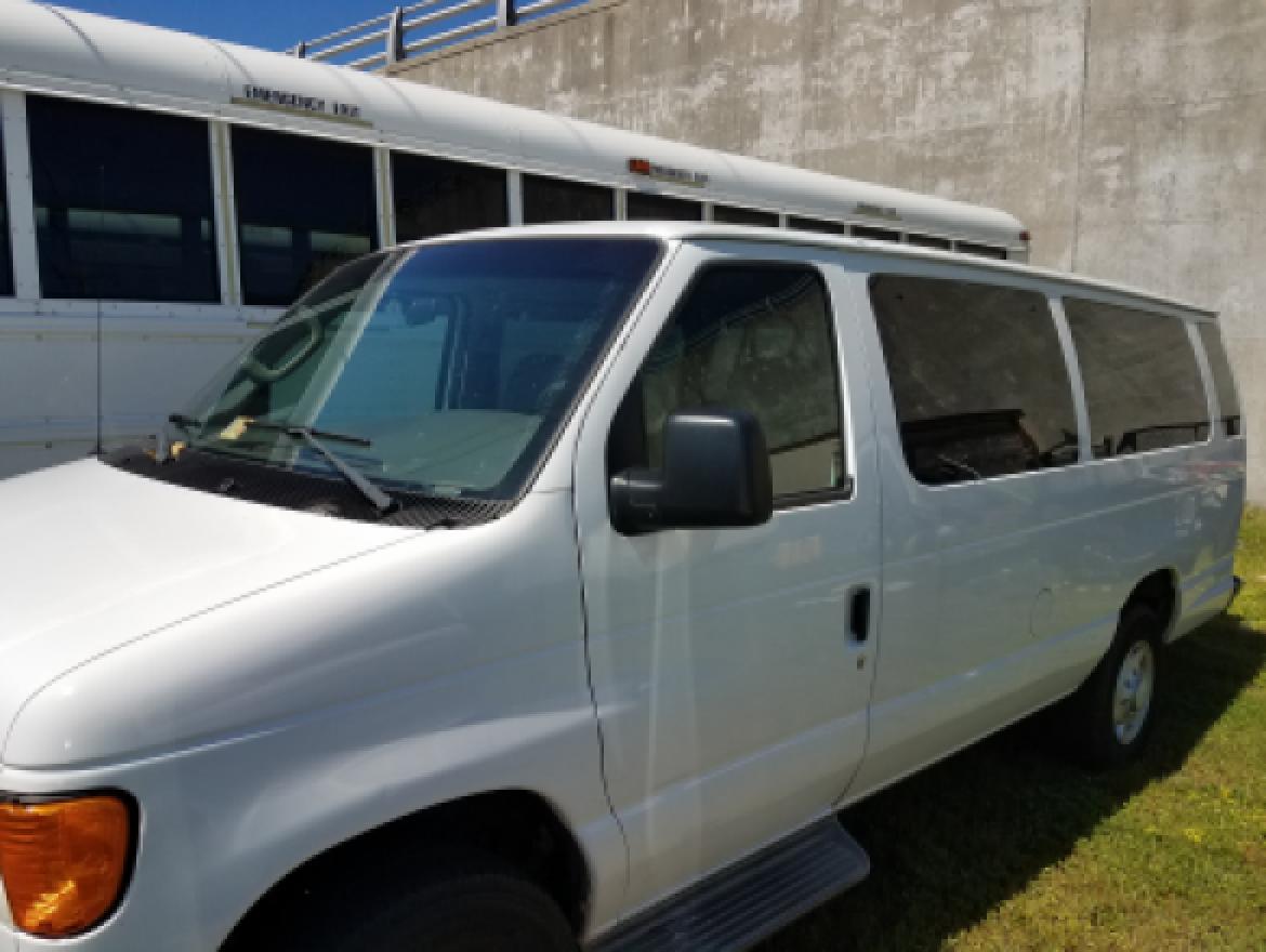Photo of Shuttle Bus for sale: 2006 Ford Escord