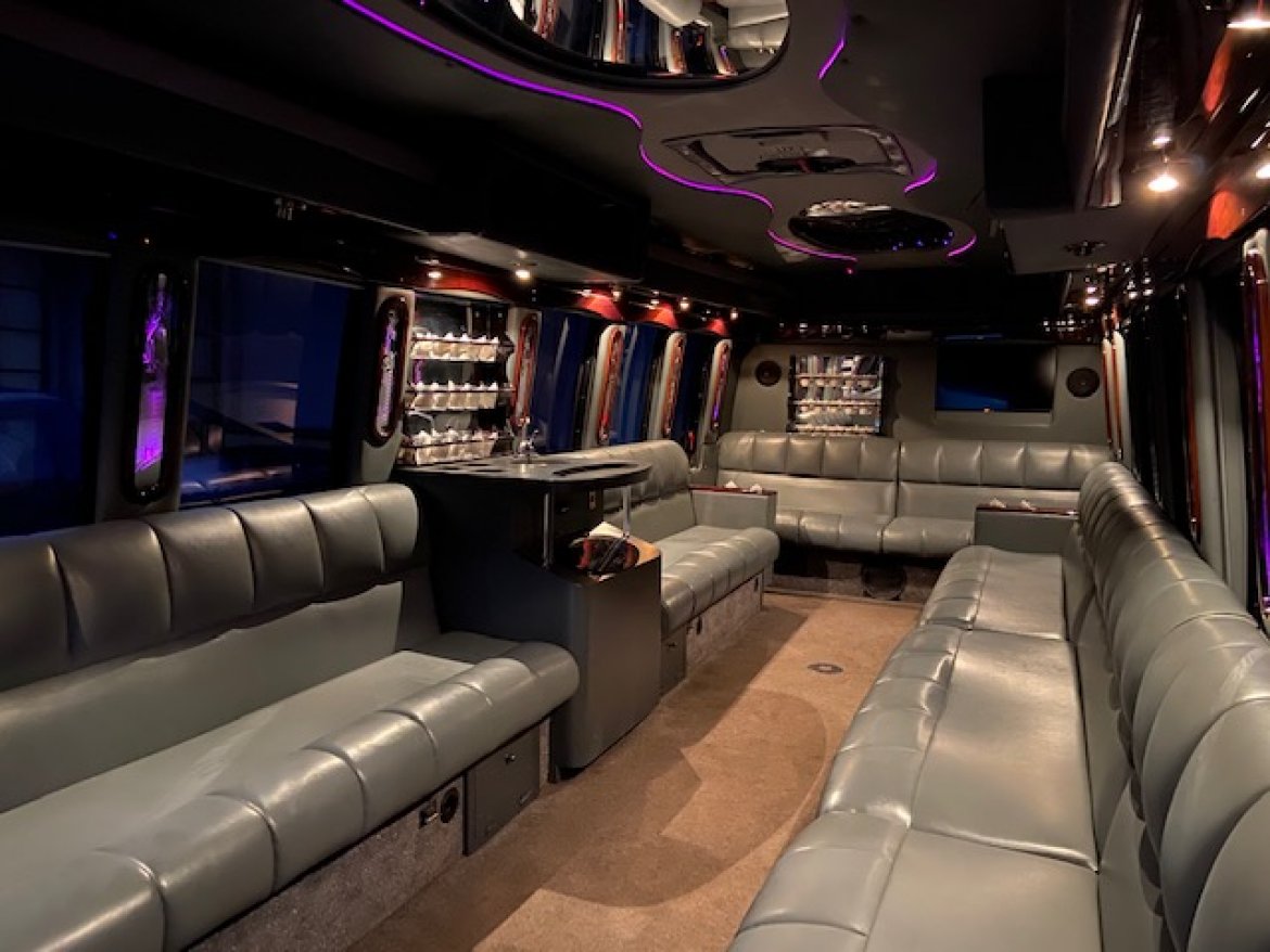 Limo Bus for sale: 2007 Ford F550 by Turtle Top