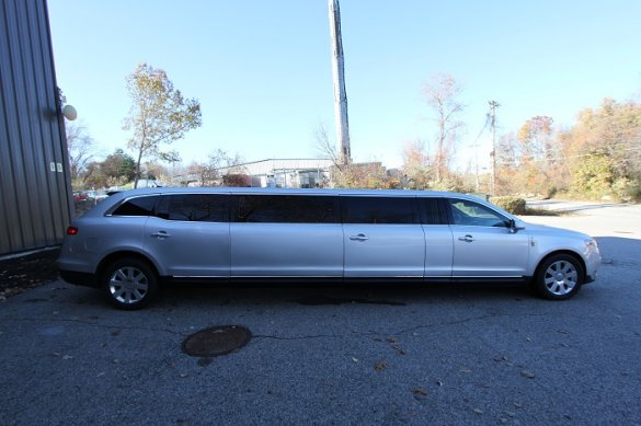2013 Lincoln MKT Limousine for Sale in Haverhill, MA - Main Photo