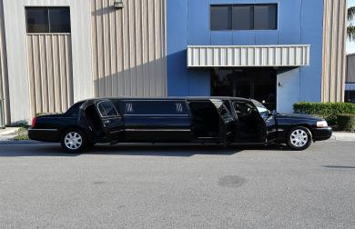 2010 Lincoln town car Limousine for Sale in Fontana, CA - Main Photo