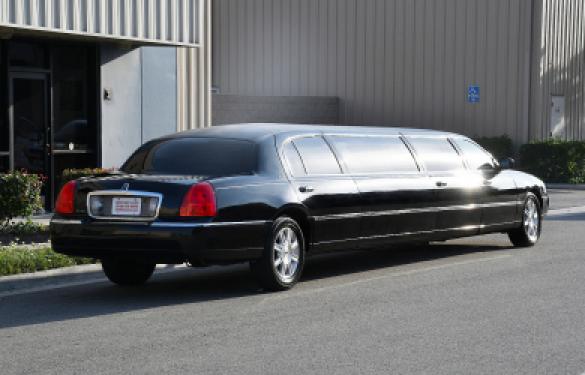 2010 Lincoln town car Limousine for Sale in Fontana, CA - Photo 2