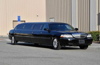 2010 Lincoln town car Limousine for Sale in Fontana, California, US - Photo 3