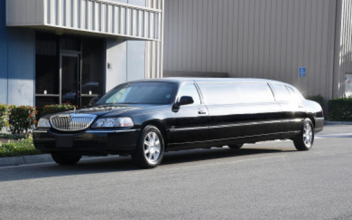 Photo of Limousine for sale: 2010 Lincoln town car 120&quot; by Executive coach builders